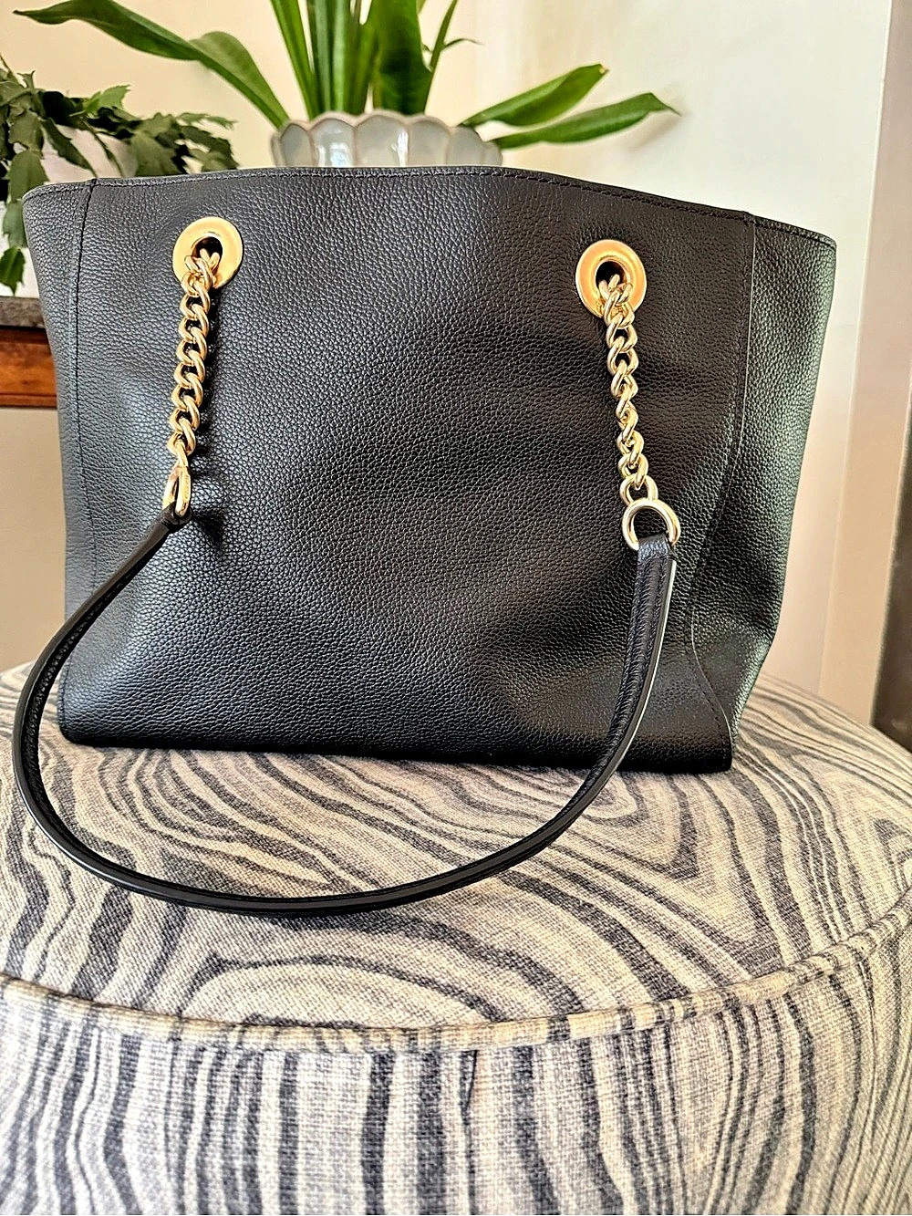 Coach Turnlock Chain Tote 27 Black Chain Strap Tote Like New